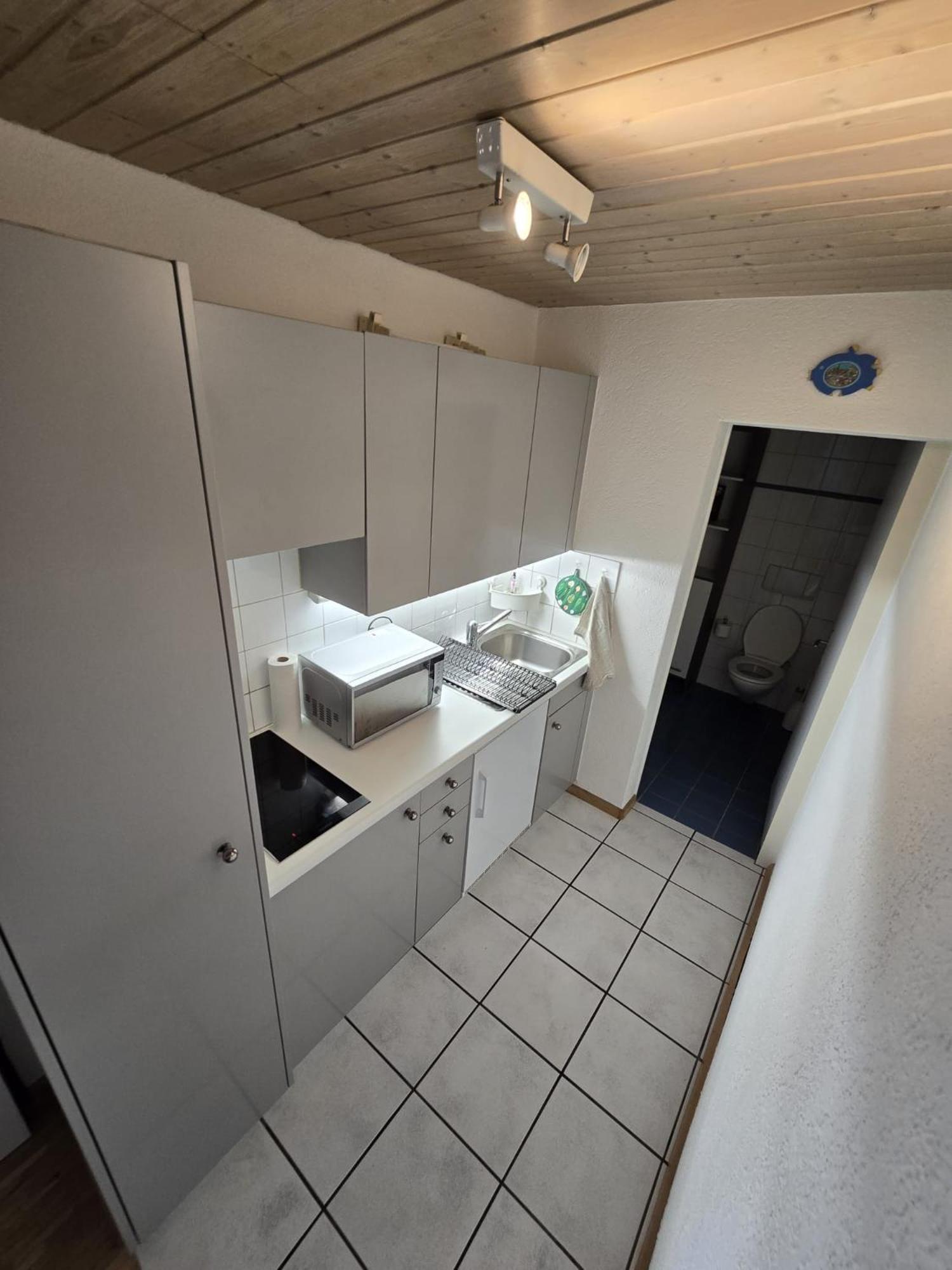 Appartement Urban Retreat - Cozy Studio With Private Patio à Zurich Extérieur photo